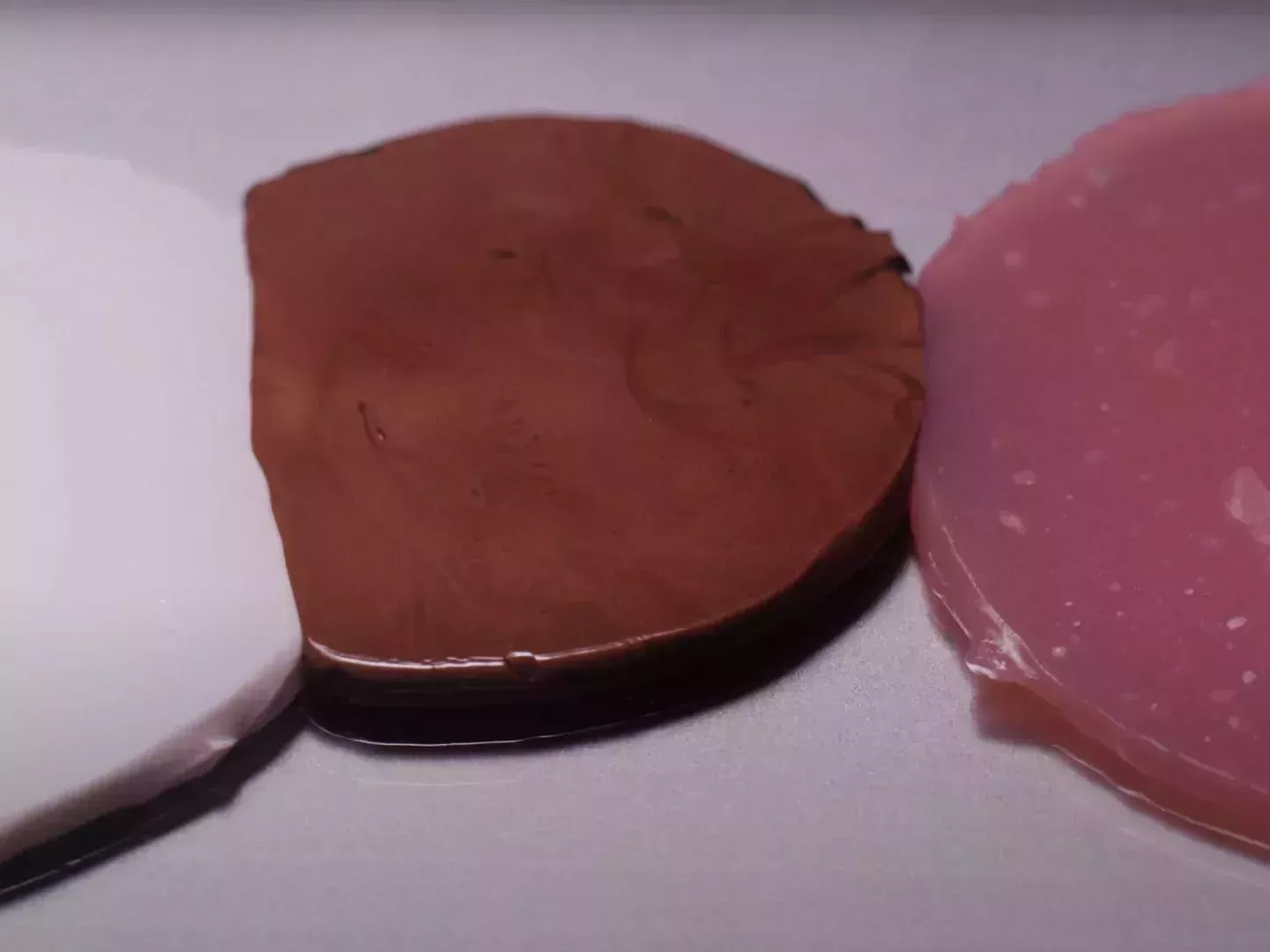 Trois couleurs différentes pour colorer les lubrifiants