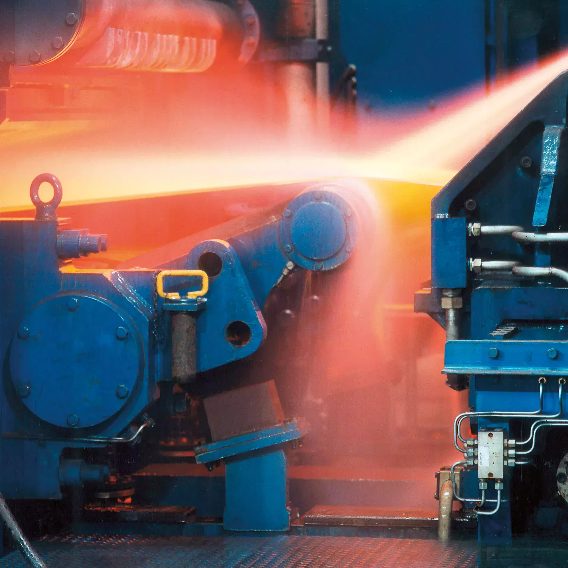 L'acier est fondu à haute température