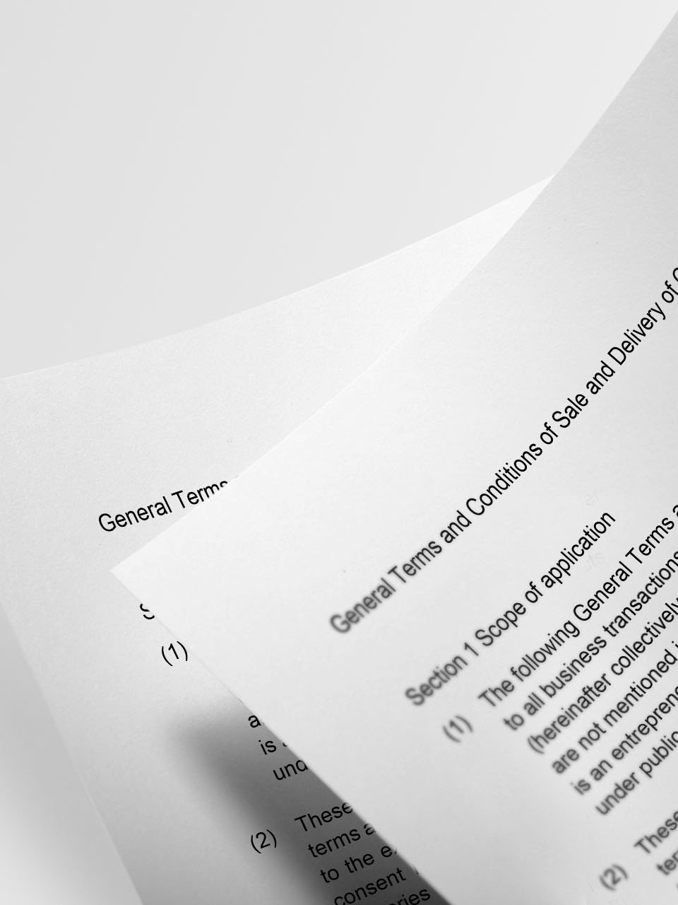 Deux feuilles avec des écrits contractuels