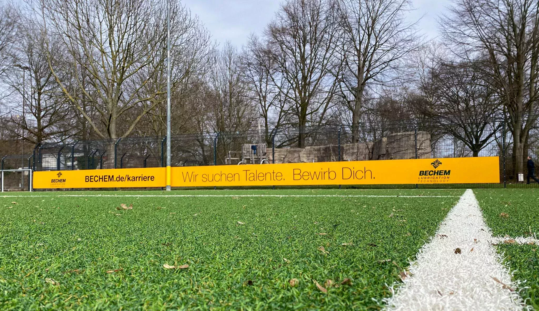 BECHEM Ruban publicitaire sur le terrain de football